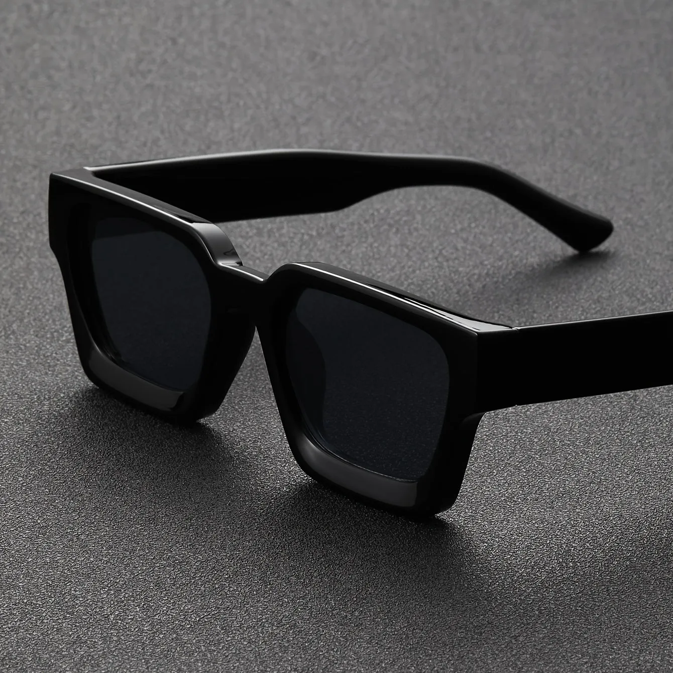 Stylish Unisex Y2K Sunglasses with Thick Square Frames