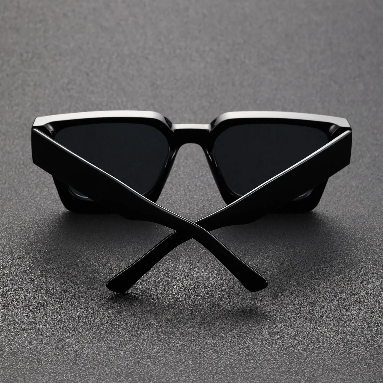 Stylish Unisex Y2K Sunglasses with Thick Square Frames