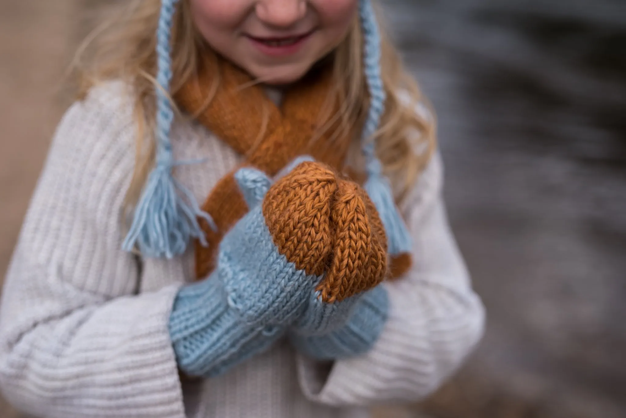 Sunrise Mittens Blue